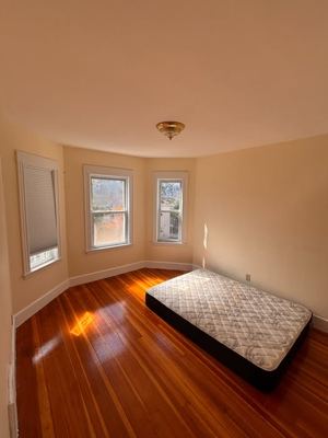 🚨☀️ 3 PRIVATE ROOMS AVAILABLE – NOV 1 | $800/mo | 1 MIN TO ASHMONT T 🚇✨ 1