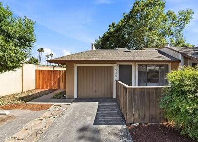 Beautifully Remodeled 3 BR / 1 BA Single-Level End Unit Townhome in Willow Glen 2