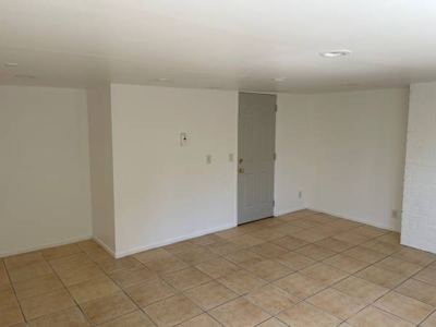 Private entrance room and private restroom 3