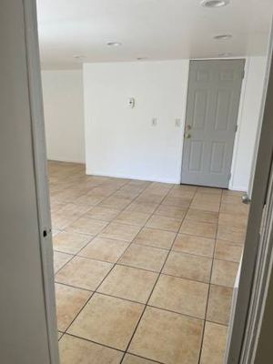 Private entrance room and private restroom 6