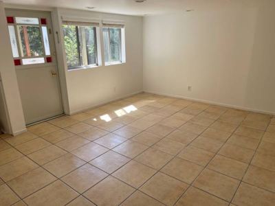 Private entrance room and private restroom 5