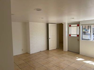 Private entrance room and private restroom 4