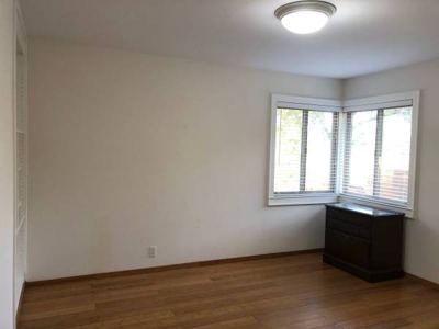 Nice bedroom with private entry (230 sqft), utility included 1