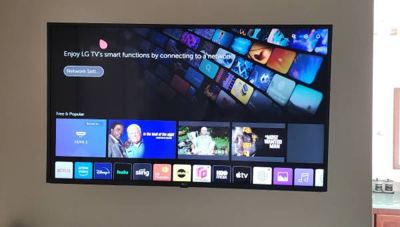 50" LG Smart TV Wall Mounted Flat Screen + Remote 2