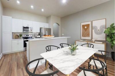 Range, Climate control, Private balcony, Walk-in closets 1
