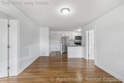 New Reno - Good sized and RIGHT SMACK ON THE TRAIN -Malden Ctr 3