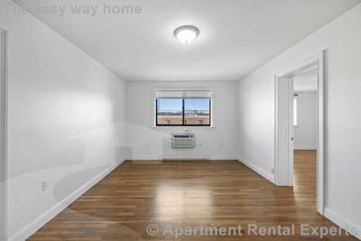 New Reno - Good sized and RIGHT SMACK ON THE TRAIN -Malden Ctr 7