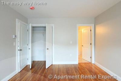New Reno - Good sized and RIGHT SMACK ON THE TRAIN -Malden Ctr 8