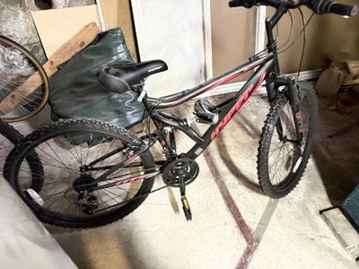 MOUNTAIN BIKE PACKAGE — BIKE + THULE RACK + HELMET + NEW PUMP — $225 1