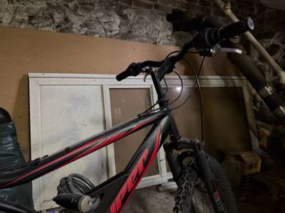 MOUNTAIN BIKE PACKAGE — BIKE + THULE RACK + HELMET + NEW PUMP — $225 6