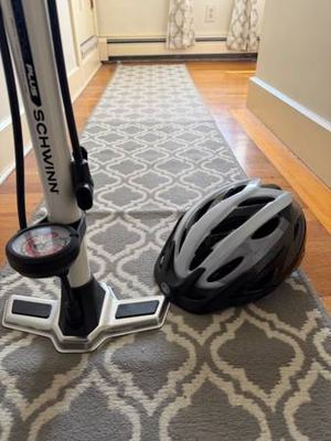 MOUNTAIN BIKE PACKAGE — BIKE + THULE RACK + HELMET + NEW PUMP — $225 8