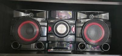 LG CM4550 700W Bluetooth Stereo System with Speakers + Remote 2