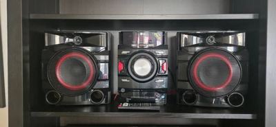 LG CM4550 700W Bluetooth Stereo System with Speakers + Remote 1