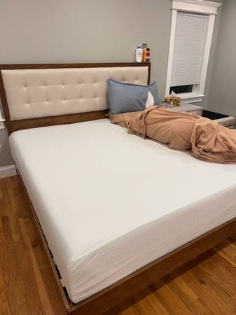 Like-New Zinus 12" King Green Tea Cooling Gel Memory Foam Mattress 2