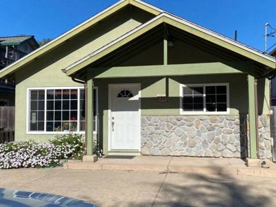 LARGE ROOM, UNBEATABLE WESTSIDE LOCATION, WALK TO UCSC/BEACH 1