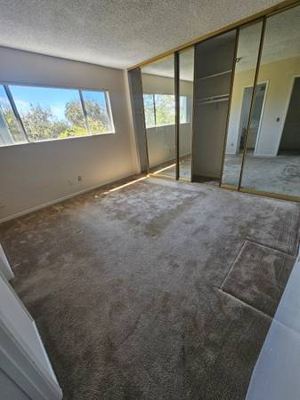 2 Bedroom / 2 Bathroom Upstairs Apartment in Beautiful 6