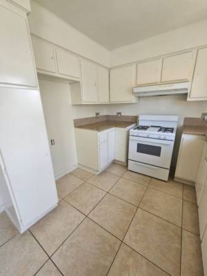 2 Bedroom / 2 Bathroom Upstairs Apartment in Beautiful 3