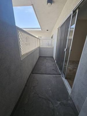 2 Bedroom / 2 Bathroom Upstairs Apartment in Beautiful 8