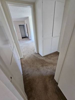 2 Bedroom / 2 Bathroom Upstairs Apartment in Beautiful 5