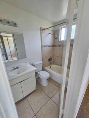 2 Bedroom / 2 Bathroom Upstairs Apartment in Beautiful 7