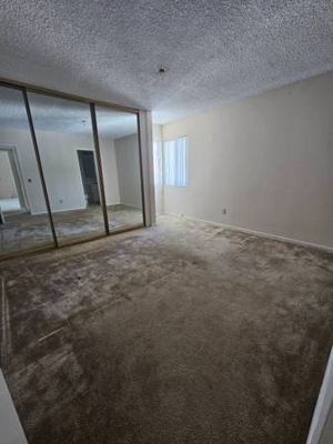 2 Bedroom / 2 Bathroom Upstairs Apartment in Beautiful 4