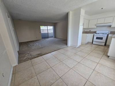 2 Bedroom / 2 Bathroom Upstairs Apartment in Beautiful 2