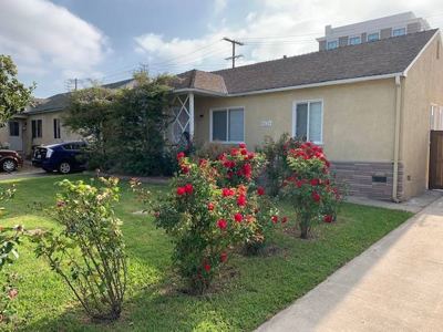 3 Bed + 2 Bath + Family Room, Central A/C, W/D, D/W, Refrigerator, 2-C 4