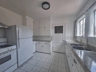 *Charming 2-Bedroom, 1-Bath House with Private Backyard@#@~ 5