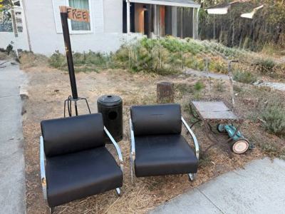 Good condition. Modern leather chairs, new Christmas decoration, etc. 1