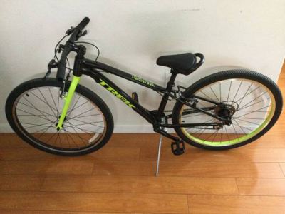 TREK Wahoo Kid Size 13”. Black/Green. Aluminum. 8 Speed. Like New Con 5