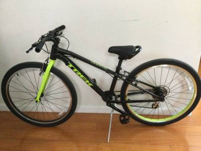 TREK Wahoo Kid Size 13”. Black/Green. Aluminum. 8 Speed. Like New Con 1