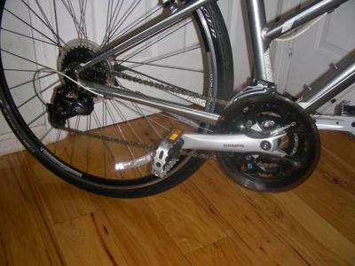 TREK 7.3; 5´ to 5´3¨; hybrid;looks and rides like new 2