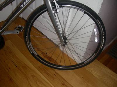 TREK 7.3; 5´ to 5´3¨; hybrid;looks and rides like new 5