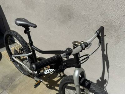 Woom OFF 6 Kids Mountain Bike – Excellent Condition 4