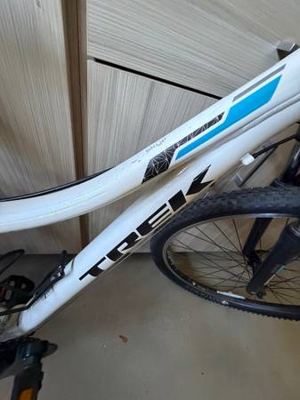 Trek women’s 17” Skye Mountain Bike 4