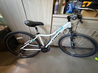 Trek women’s 17” Skye Mountain Bike 1