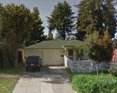 Charming cozy front unit available in Rose Garden duplex 1