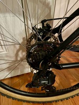 Specialized Hardrock 21-speed medium mountain bike disc in excellent condition 5