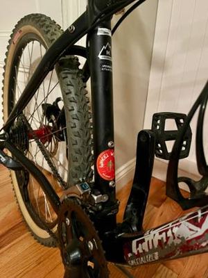 Specialized Hardrock 21-speed medium mountain bike disc in excellent condition 4