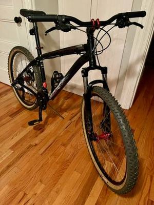 Specialized Hardrock 21-speed medium mountain bike disc in excellent condition 1