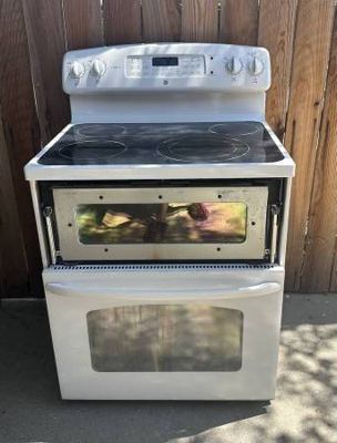 AMAZING FIND - GE Adora Electric Range w/Double Oven – White – Works G 2