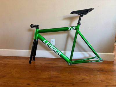 Leader 721 gloss metallic green 56cm 2