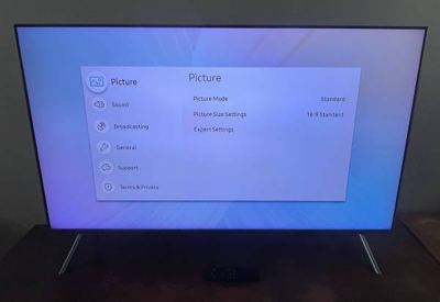 SAMSUNG 49" 4K Smart QLED TV 3