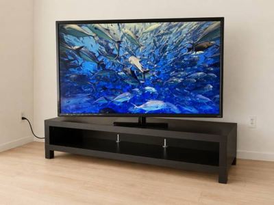 60’’ TV in excellent condition 1