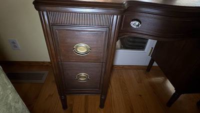 Huntley Furniture Antique Wooden Vanity Desk 3