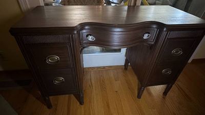 Huntley Furniture Antique Wooden Vanity Desk 2