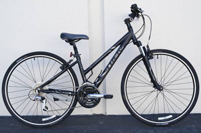 Trek 7200 Women’s Commuter Hybrid with RST Fork, Wide Tires - 15" 1