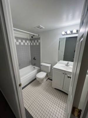 Spacious private bedroom and bathroom in a 2B2B apartment near MIT 4