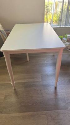 Selling dining table 4 seater 1