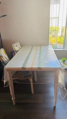 Selling dining table 4 seater 4